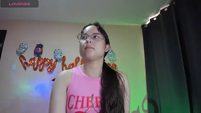 Snapshot of shantalc3rezo chatting on 27, 10, 2025 shantalc3rezo online show from 27, 10, 2025