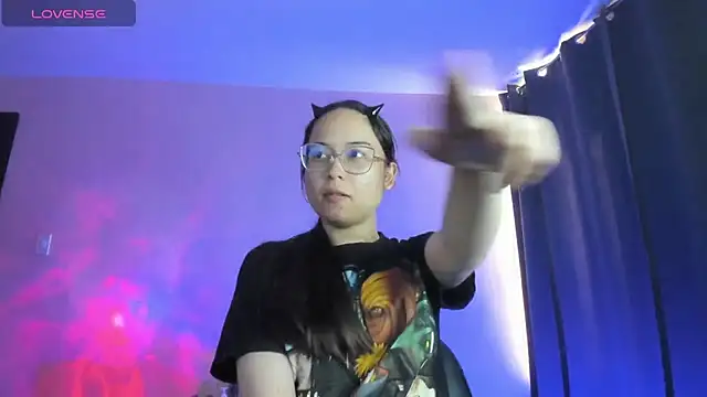 Snapshot of shantalc3rezo chatting on 3, 11, 2025 shantalc3rezo online show from 3, 11, 2025