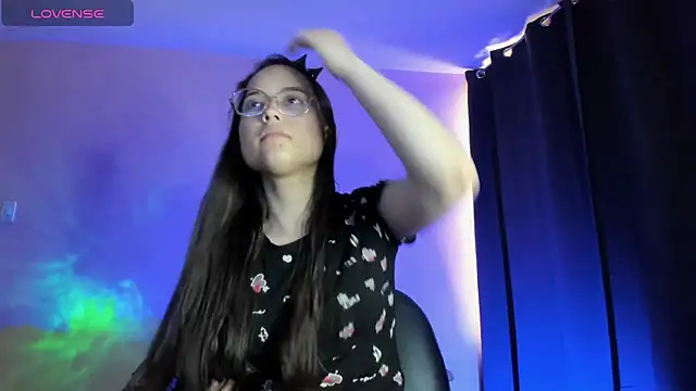 Snapshot of shantalc3rezo chatting on 6, 11, 2025 shantalc3rezo online show from 6, 11, 2025