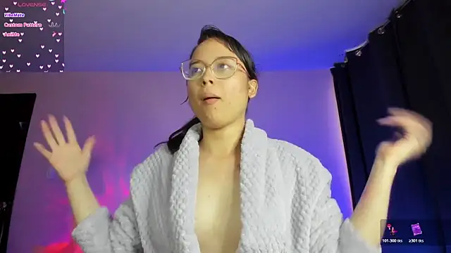 Snapshot of shantalc3rezo chatting on 9, 11, 2025 shantalc3rezo online show from 9, 11, 2025