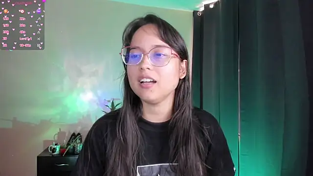 Snapshot of shantalc3rezo chatting on 18, 12, 2025 shantalc3rezo online show from 18, 12, 2025