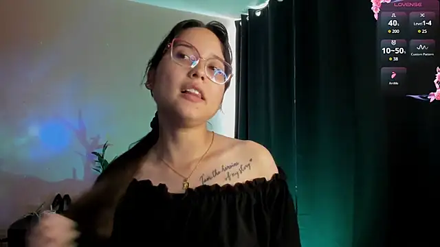 Snapshot of shantalc3rezo chatting on 4, 2, 2026 shantalc3rezo online show from 4, 2, 2026