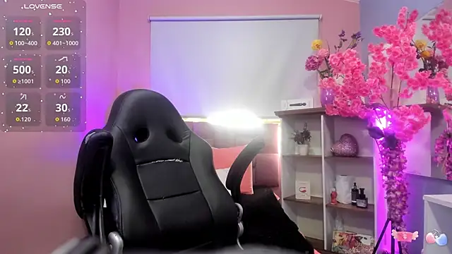 mia thompsonn  online show from 6, 10, 2025