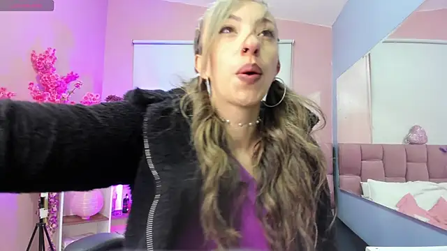 mia thompsonn  online show from 3, 12, 2025