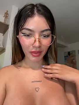 Snapshot of Your_Honeey chatting on 20, 10, 2025 Your Honeey online show from 20, 10, 2025