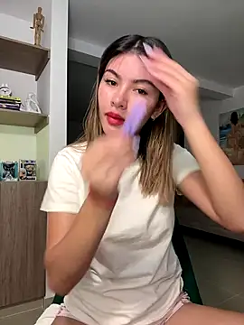 Snapshot of Your_Honeey chatting on 21, 10, 2025 Your Honeey online show from 21, 10, 2025