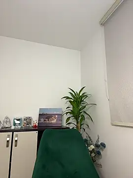 Snapshot of Your_Honeey chatting on 4, 11, 2025 Your Honeey online show from 4, 11, 2025