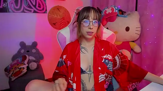 Snapshot of Waifu_Aika chatting on 4, 11, 2025 Waifu Aika online show from 4, 11, 2025