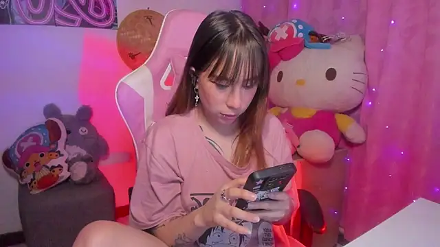 Snapshot of Waifu_Aika chatting on 19, 11, 2025 Waifu Aika online show from 19, 11, 2025