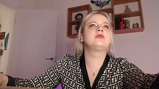 Karolina love  online show from 15, 11, 2025