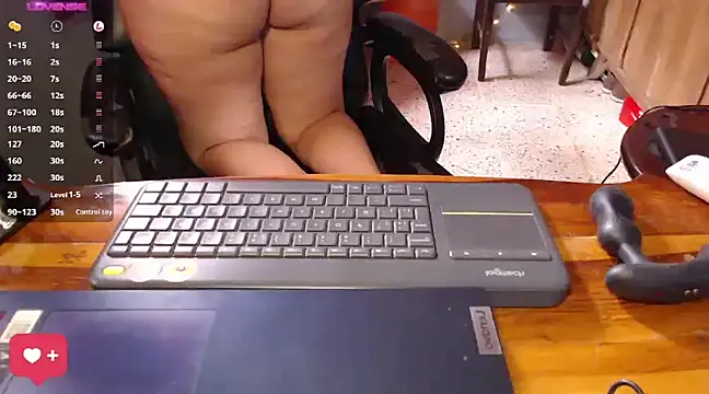 Snapshot of DanelyLopez chatting on 18, 2, 2025 DanelyLopez online show from 18, 2, 2025