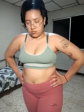 Snapshot of DanelyLopez chatting on 5, 12, 2025 DanelyLopez online show from 5, 12, 2025