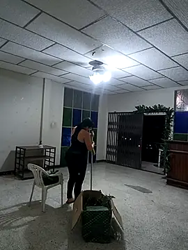 Snapshot of DanelyLopez chatting on 19, 12, 2025 DanelyLopez online show from 19, 12, 2025