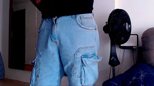 Snapshot of SelfSuck9inchs chatting on 27, 10, 2025 SelfSuck9inchs online show from 27, 10, 2025