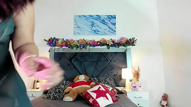 Snapshot of Lauralove_69 chatting on 30, 12, 2024 Lauralove 69 online show from 30, 12, 2024