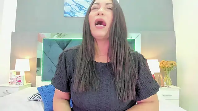 Snapshot of Lauralove_69 chatting on 20, 10, 2025 Lauralove 69 online show from 20, 10, 2025