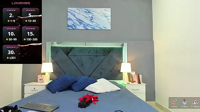 Snapshot of Lauralove_69 chatting on 5, 11, 2025 Lauralove 69 online show from 5, 11, 2025