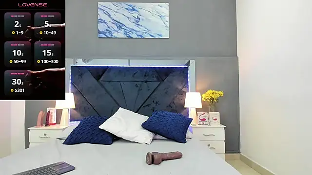 Snapshot of Lauralove_69 chatting on 7, 11, 2025 Lauralove 69 online show from 7, 11, 2025