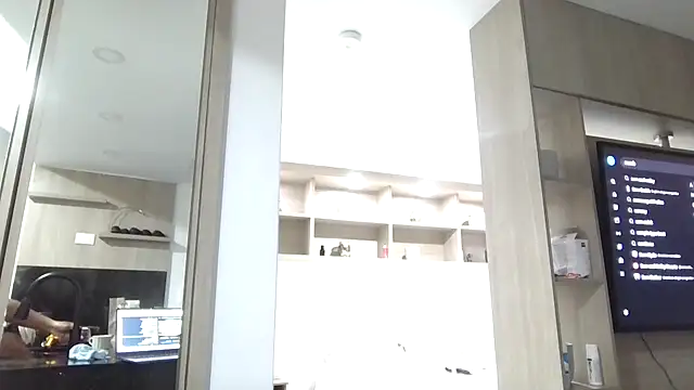 Snapshot of megan-hotxx chatting on 11, 10, 2025 megan-hotxx online show from 11, 10, 2025