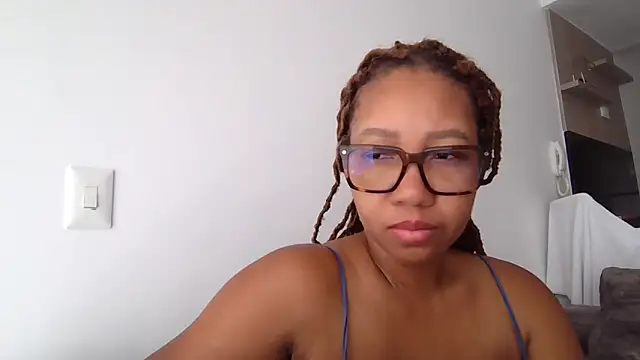 Snapshot of megan-hotxx chatting on 5, 4, 2026 megan-hotxx online show from 5, 4, 2026