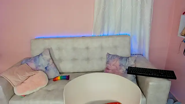 tinysara online show from 6, 12, 2024