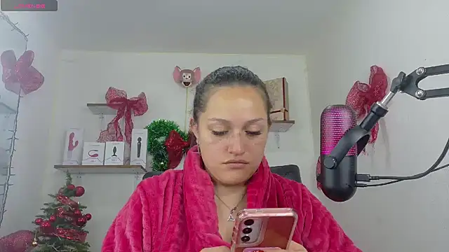 Snapshot of megan_doll2 chatting on 27, 12, 2024 megan doll2 online show from 27, 12, 2024