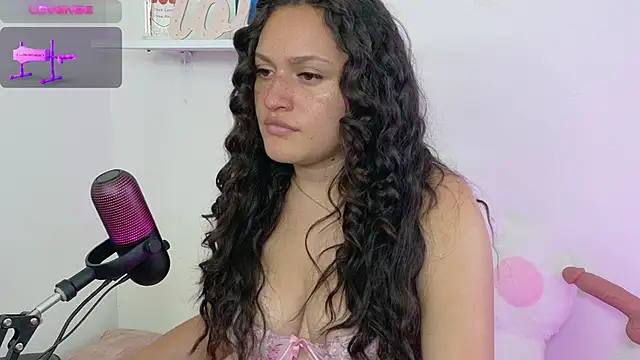 Snapshot of megan_doll2 chatting on 1, 3, 2025 megan doll2 online show from 1, 3, 2025