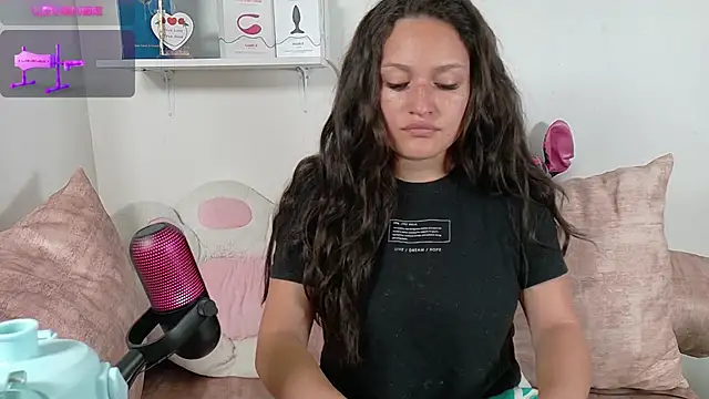 Snapshot of megan_doll2 chatting on 18, 9, 2025 megan doll2 online show from 18, 9, 2025