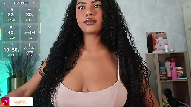 HOTBLACKANDWHITE2 online show from 31, 3, 2026