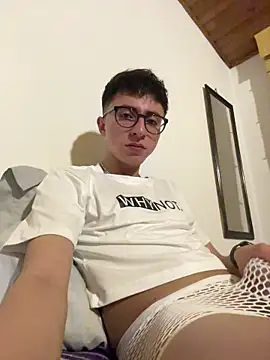 Snapshot of CamiRojas_boy chatting on 10, 5, 2026 CamiRojas boy online show from 10, 5, 2026