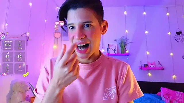 Snapshot of Ariel_Femboy_ chatting on 9, 10, 2025 Ariel Femboy online show from 9, 10, 2025