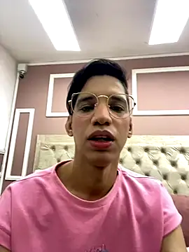 Snapshot of Ariel_Femboy_ chatting on 18, 11, 2025 Ariel Femboy online show from 18, 11, 2025