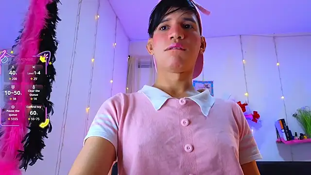 Snapshot of Ariel_Femboy_ chatting on 4, 12, 2025 Ariel Femboy online show from 4, 12, 2025