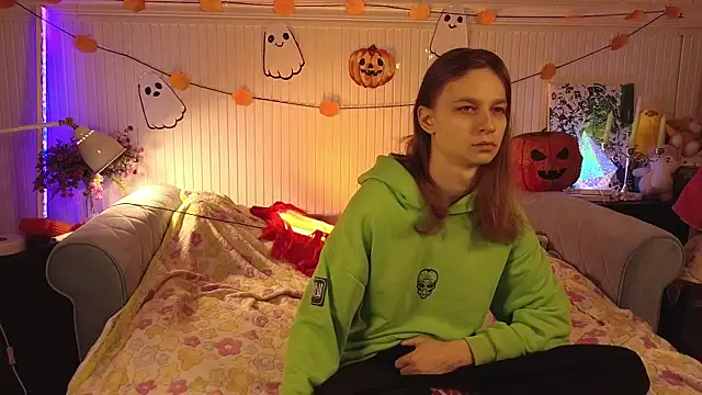 Snapshot of Frank_Fraer chatting on 19, 10, 2025 Frank Fraer online show from 19, 10, 2025