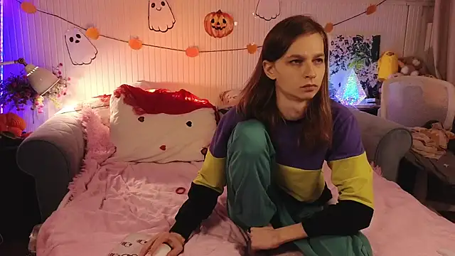 Snapshot of Frank_Fraer chatting on 22, 10, 2025 Frank Fraer online show from 22, 10, 2025