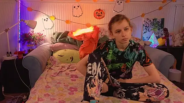 Snapshot of Frank_Fraer chatting on 8, 11, 2025 Frank Fraer online show from 8, 11, 2025