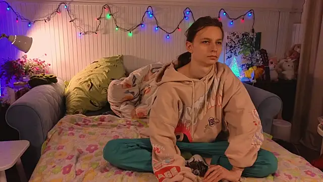 Snapshot of Frank_Fraer chatting on 14, 11, 2025 Frank Fraer online show from 14, 11, 2025