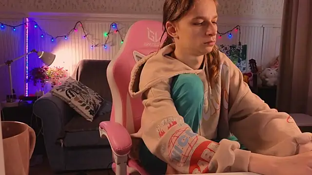 Snapshot of Frank_Fraer chatting on 21, 11, 2025 Frank Fraer online show from 21, 11, 2025