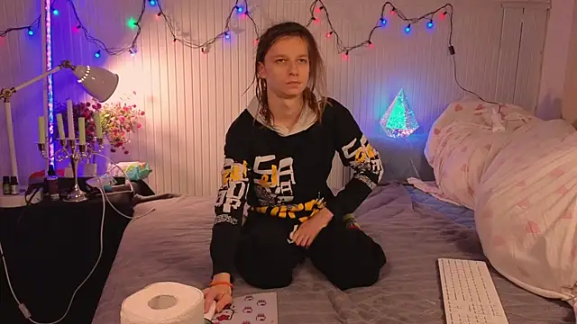 Snapshot of Frank_Fraer chatting on 25, 11, 2025 Frank Fraer online show from 25, 11, 2025