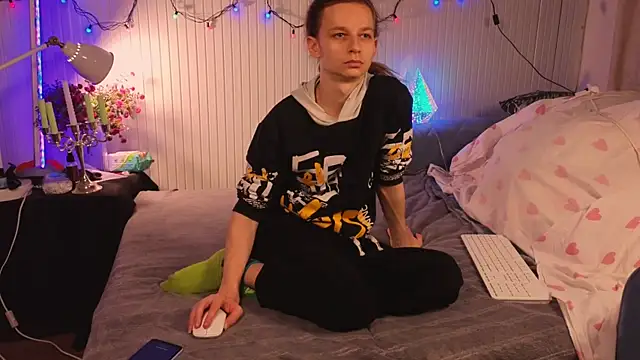 Snapshot of Frank_Fraer chatting on 26, 11, 2025 Frank Fraer online show from 26, 11, 2025