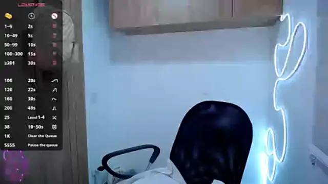 Danna Ross  online show from 13, 12, 2025