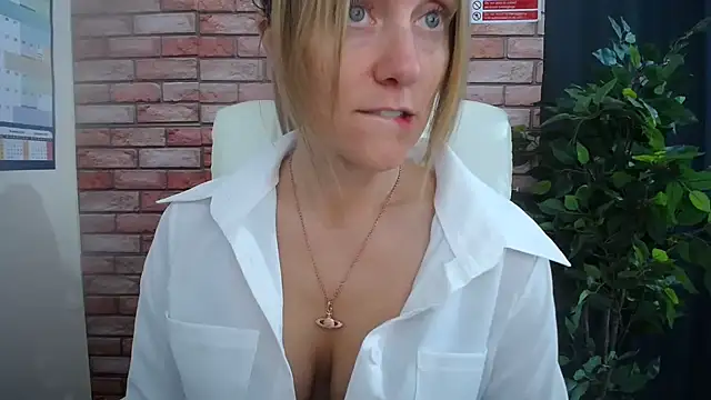 Snapshot of HarleyRebz chatting on 27, 10, 2025 HarleyRebz online show from 27, 10, 2025