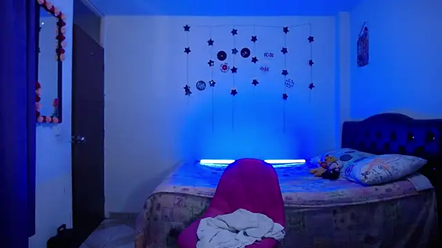 Snapshot of pinky_violeta chatting on 4, 3, 2025 pinky violeta online show from 4, 3, 2025