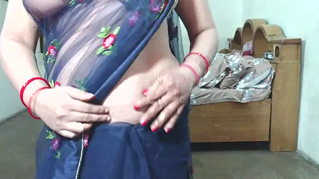 Snapshot of Cute_Mahi22 chatting on 8, 11, 2025 Cute Mahi22 online show from 8, 11, 2025