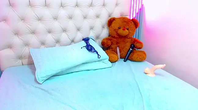 Naomy Jackson online show from 10, 12, 2024