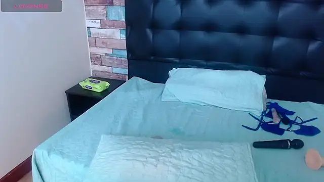 Naomy Jackson online show from 5, 2, 2025