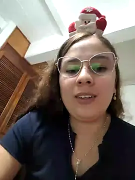 Snapshot of selena_gomez2 chatting on 24, 12, 2024 selena gomez2 online show from 24, 12, 2024