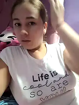 Snapshot of selena_gomez2 chatting on 10, 9, 2025 selena gomez2 online show from 10, 9, 2025