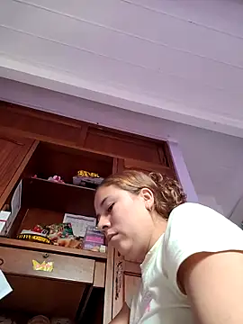 Snapshot of selena_gomez2 chatting on 3, 10, 2025 selena gomez2 online show from 3, 10, 2025