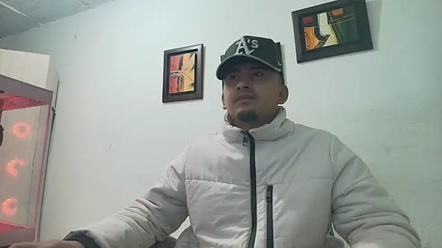 Snapshot of myke_andrade chatting on 27, 11, 2025 myke andrade online show from 27, 11, 2025